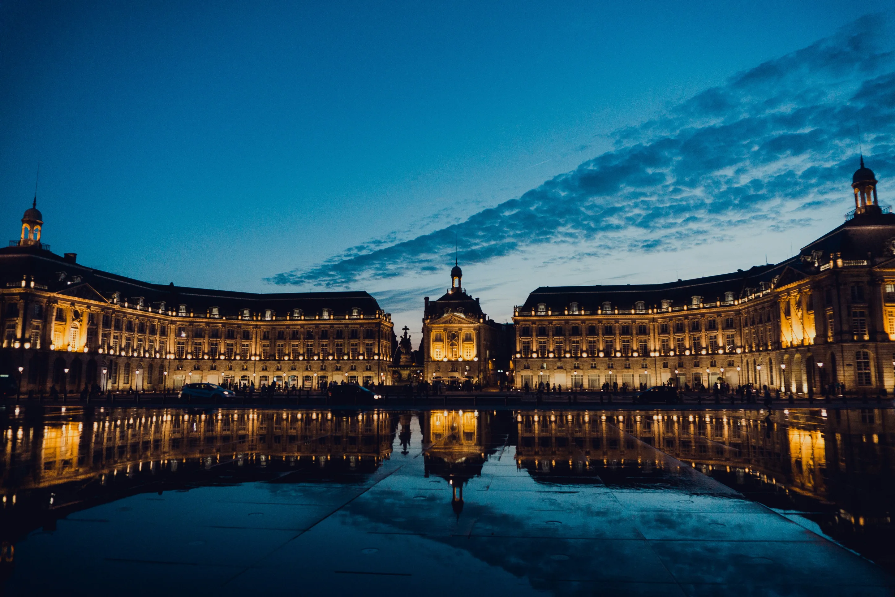 Exploring Bordeaux by Taxi: 5 Must-See Attractions